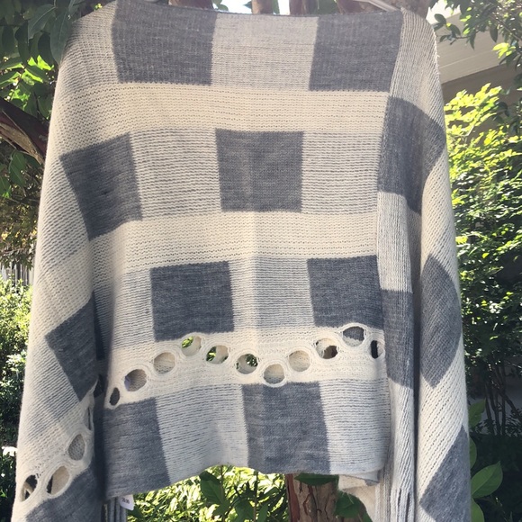 NWT- Gray & Ivory Fringe Hem Poncho top, one size - Picture 2 of 10